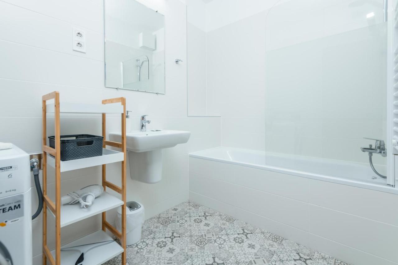 Westside Apartments By Urbanrent Будапеща Екстериор снимка